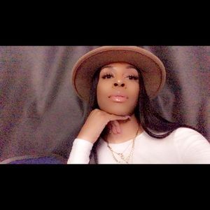 Meet your Posher, Nakia